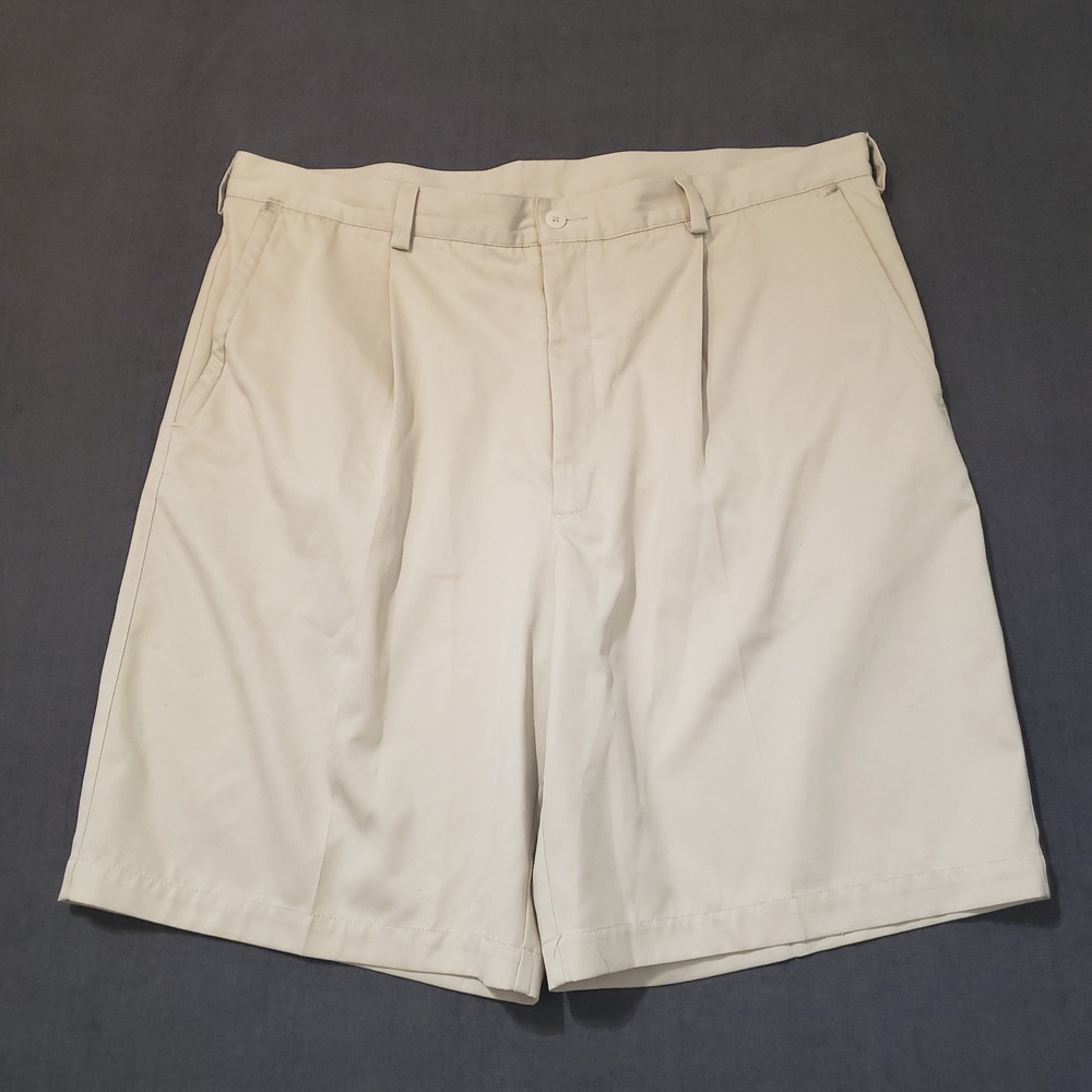Nike Golf Shorts Mens 40 Beige Pleated‎ Front Textured Performance Swoosh Logo